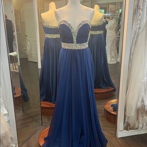 Elegant Blue Strapless Evening Gown